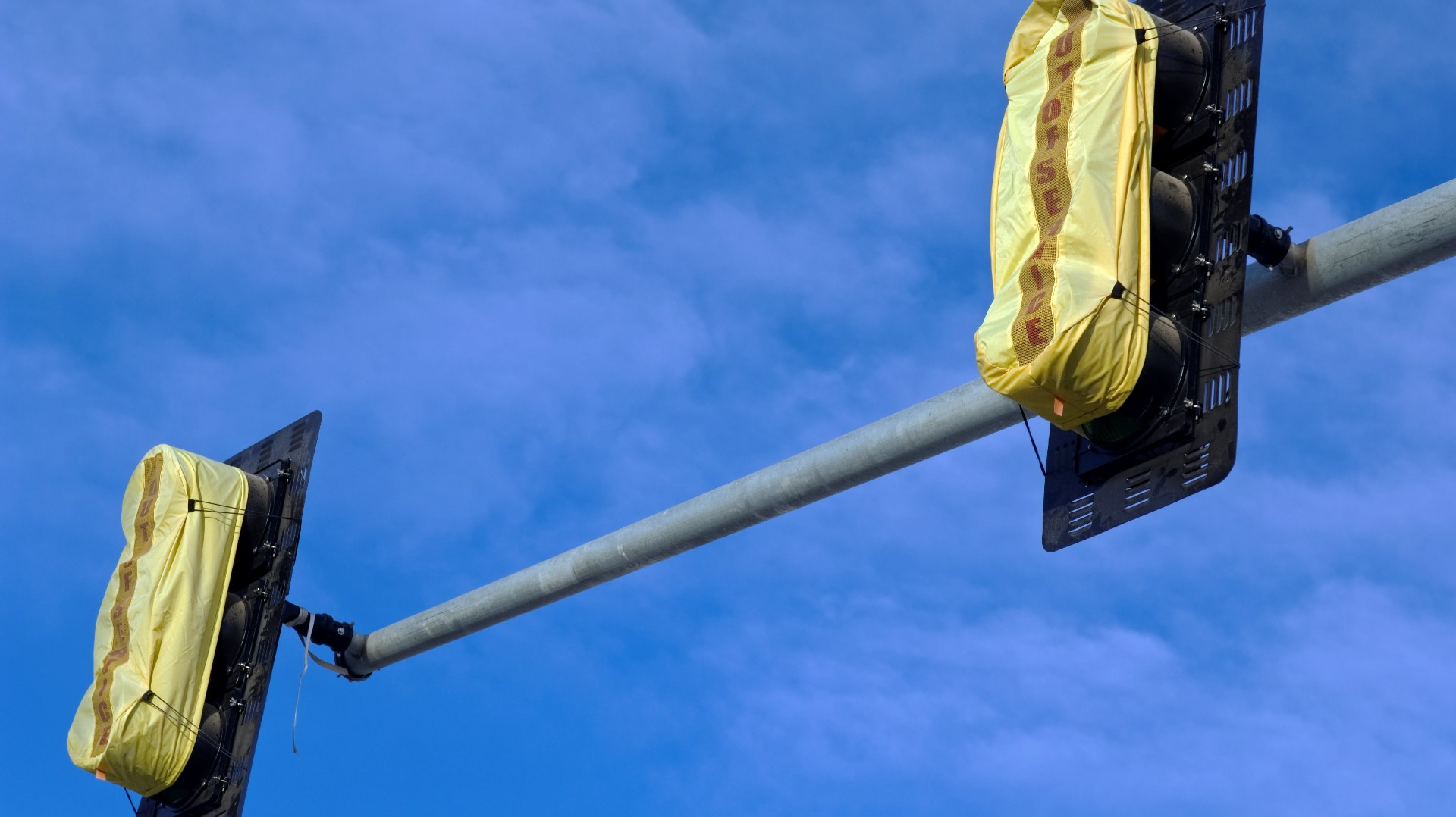 Here's what to do when the traffic signal is out